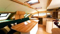 MAYA Spacious saloon